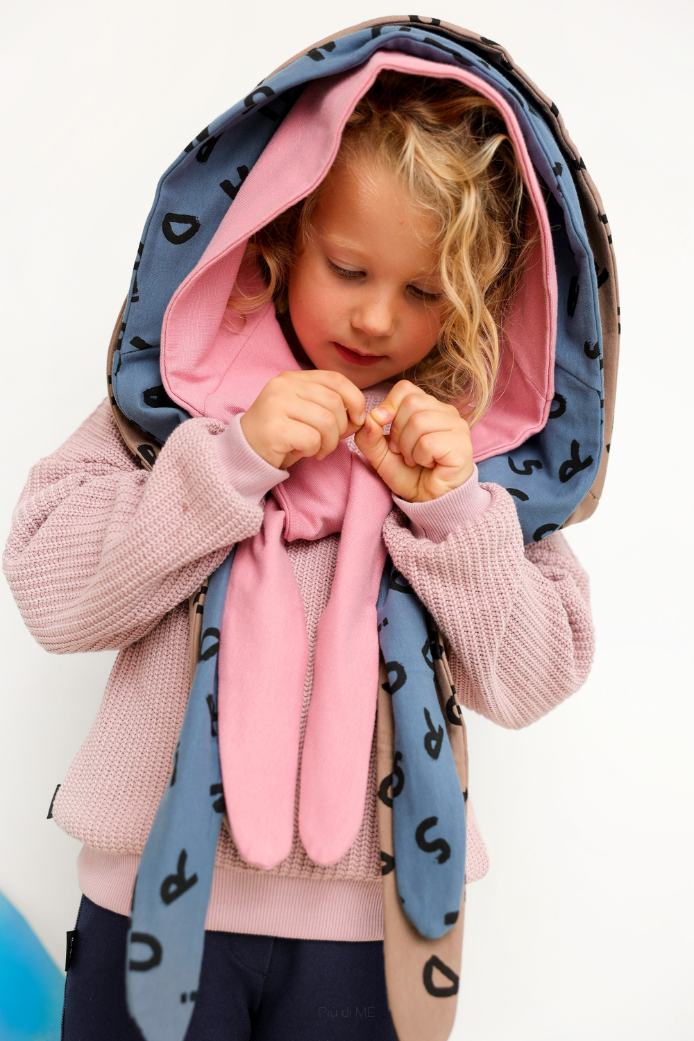 270-25 INFINITI SCARF / BLUE LETTERS 