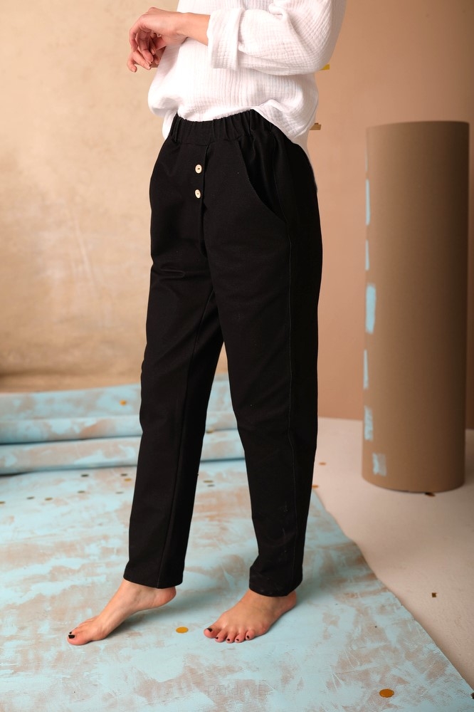 219-23 WOMEN JEANS WH BUTTONS / BLACK