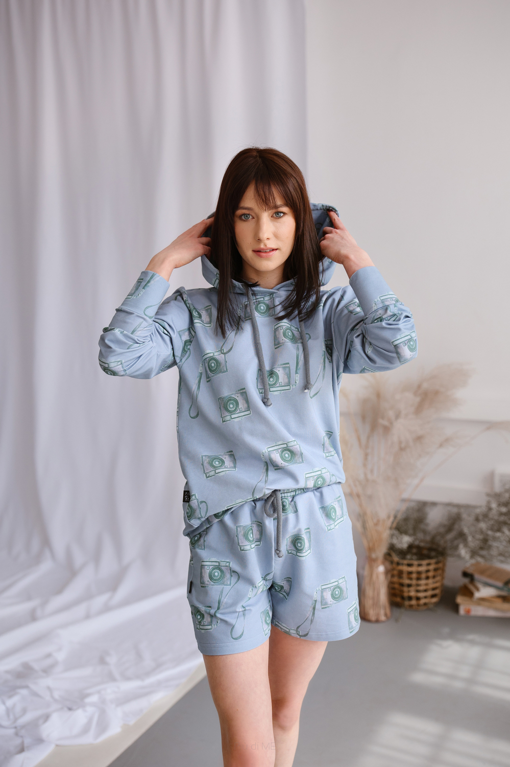 0141-22 WOMAN HOODIE / BLUE  CAMERA 