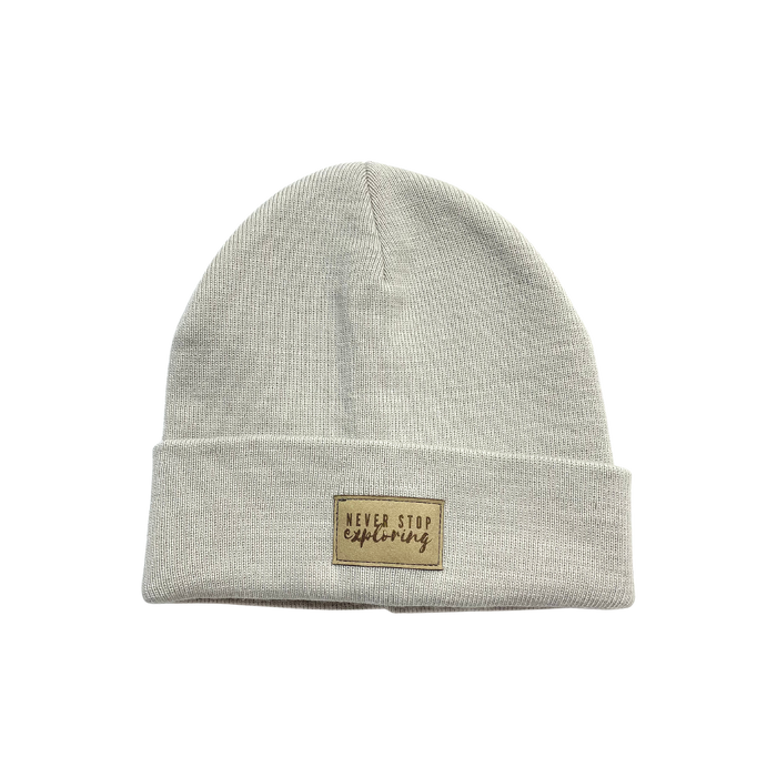 269-22 CZAPKA / BEANIE "NEVER STOP EXPLORING" /  CAPPUCCINO