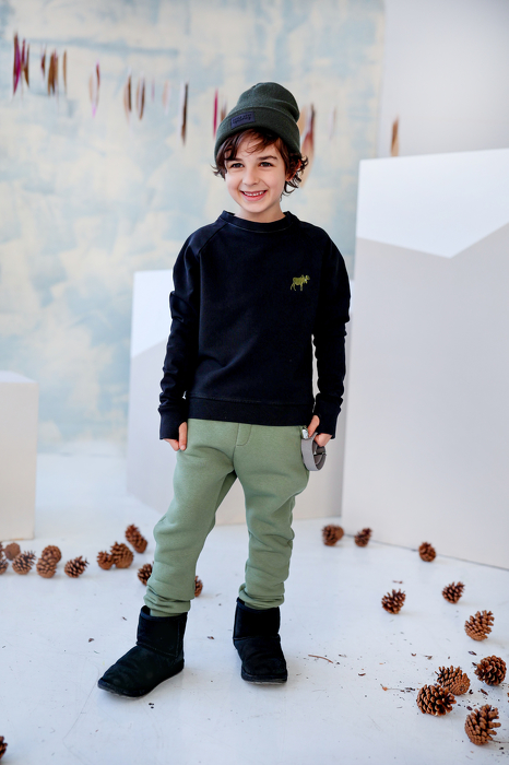 247-22    SWEATSHIRT  / BLACK MOOSE 